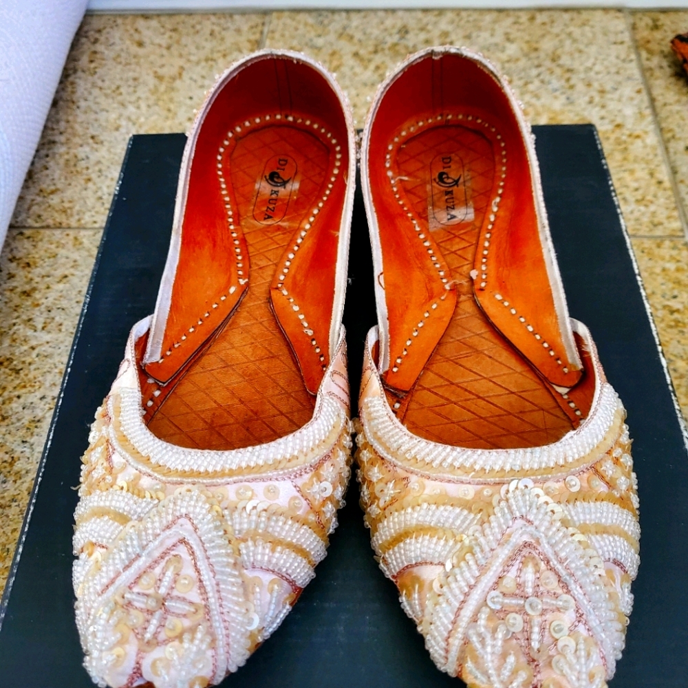 Indian style women's sandals/ jutti
